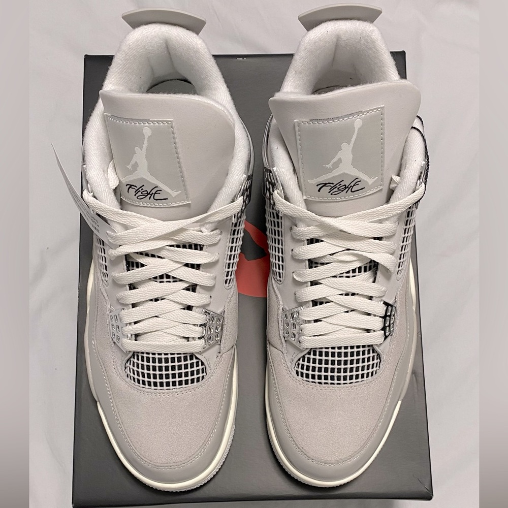🥶 Air Jordan 4 Retro Frozen Moment 🥶